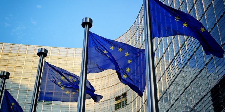 Comisia Europeană a propus eliminarea restricțiilor de călătorie pentru cetățenii non-UE, care s-au vaccinat împotriva COVID-19