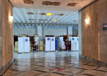 Maratonul de vaccinare de la Palatul Republicii continuă fără Pfizer: Mai puține persoane, imunizate astăzi