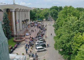 Număr record de persoane imunizate în prima zi la maratonul de la Palatul Republicii