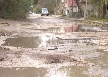 Oamenii se plâng, iar autoritățile nu mișcă niciun deget: Străzile din municipiul Bălți arată ca după război | VIDEO