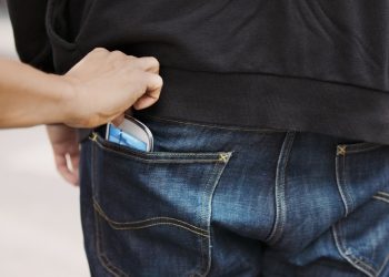 Atenție la hoții de buzunare! Poliția vine cu un șir de recomandări