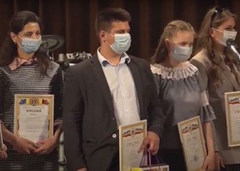 Cei mai buni elevi și profesori din raionul Orhei, premiați cu diplome și cadouri | VIDEO