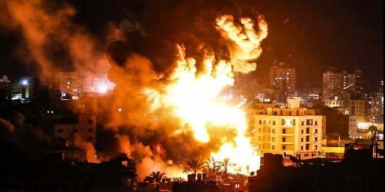 Noi bombardamente în Gaza. Hamas a lansat 110 rachete. Ministrul israelian al Apărării: Ne oprim când vom avea liniște deplină