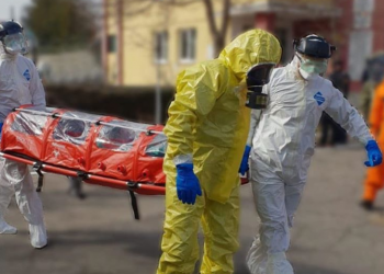 OMS: A treia săptămână de scădere a cazurilor de COVID-19. Al doilea an al pandemiei va fi mai mortal decât primul