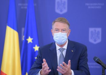 Klaus Iohannis: Din 15 mai se elimină portul măștii în exterior, cu câteva excepții, și restricțiile de circulație noaptea