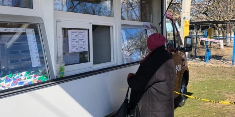 Locuitorii din Basarabeasca au acces la alimente mai ieftine, după ce magazinele sociale au ajuns și în acest raion | VIDEO