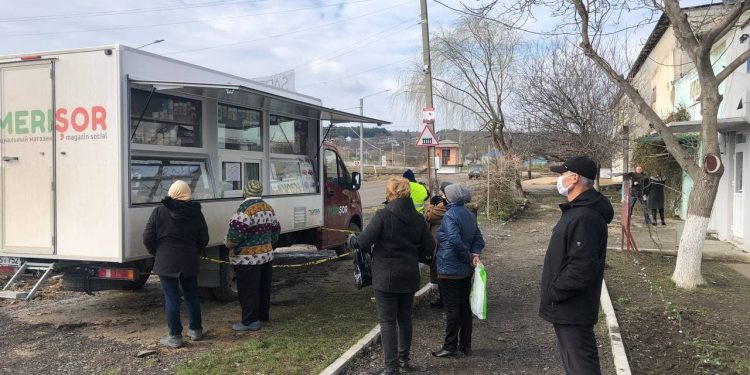 Locuitorii din Basarabeasca au acces la alimente mai ieftine, după ce magazinele sociale au ajuns și în acest raion | VIDEO