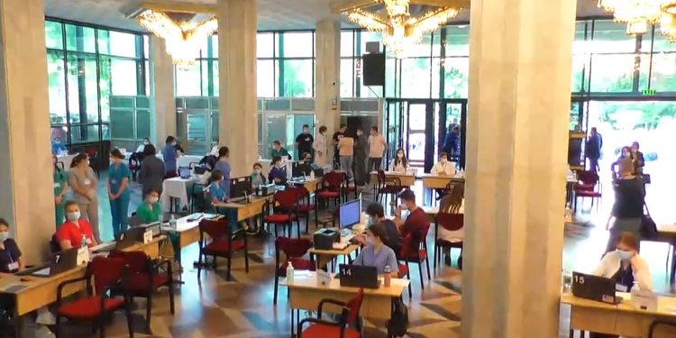 „Ultimele doze”. La Maratonul de vaccinare de la Palatul Republicii au mai rămas 2500 de doze de Pfizer