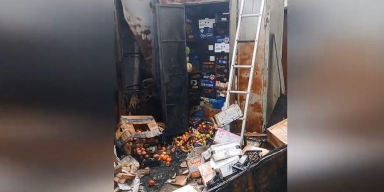 Incendiu la Piața Centrală din Comrat. Mai multe gherete, distruse de flăcări | VIDEO