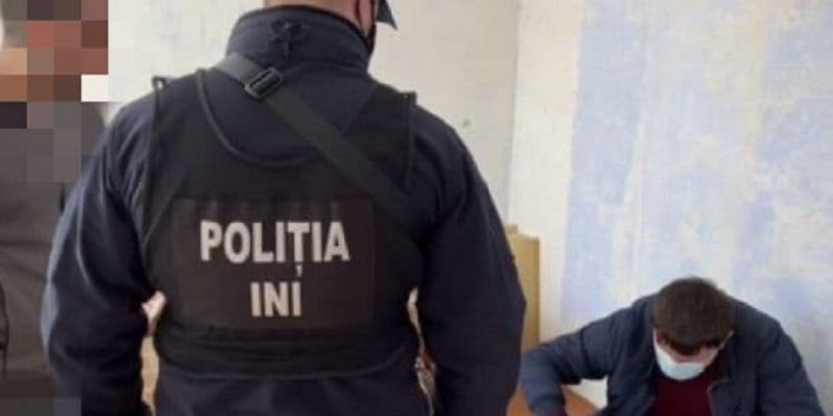Cetățeni străini cercetați penal pentru șantaj. Unul dintre suspecți a fost reținut | VIDEO