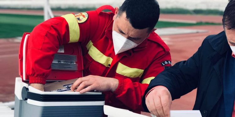 Intervenție aero – medicală SMURD. Paramedicii au venit din România pentru a prelua ser antibotulinicum | VIDEO