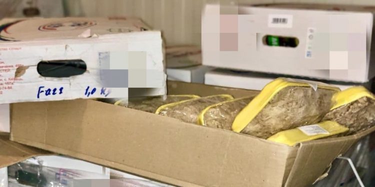 Aducea carne congelată, o dezgheța și o vindea drept proaspătă. agent economic, luat la ochi de poliție și ANSA | VIDEO