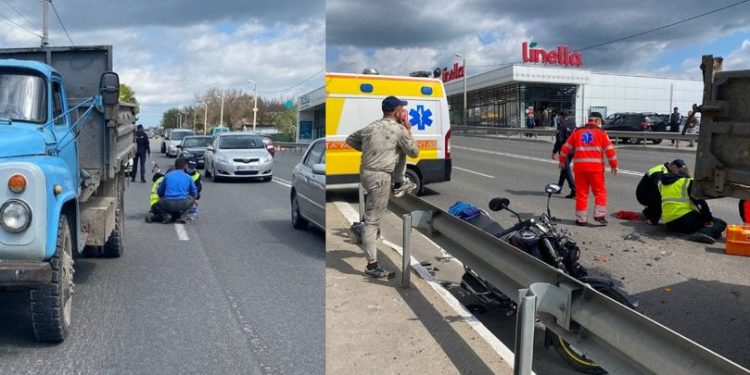 Accident în raionul Orhei: Un motociclist a intrat într-un camion parcat | FOTO