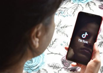 Un copil de 11 ani a fost la un pas de moarte după o provocare de pe TikTok. Mama lui face apeluri disperate: Aceste bile sunt mortale