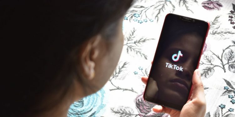 Un copil de 11 ani a fost la un pas de moarte după o provocare de pe TikTok. Mama lui face apeluri disperate: Aceste bile sunt mortale