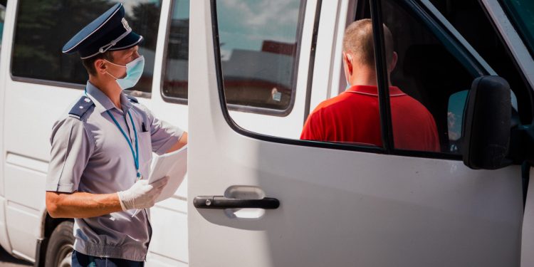 Un bărbat din Cahul, prins la frontieră cu un permis de conducere fals. Riscă să fie cercetat penal