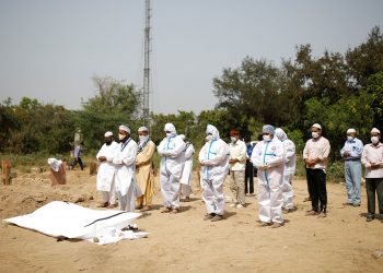 В Индии за сутки скончалось рекордное число пациентов с коронавирусом