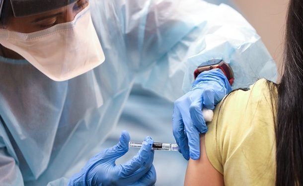 В США полностью привили от COVID половину взрослого населения