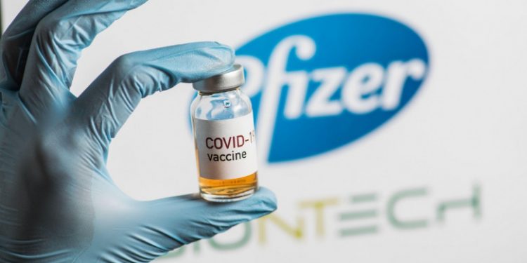 Pfizer: A treia doză de vaccin va fi făcută între 8 si 12 luni de la administrarea celei de-a doua
