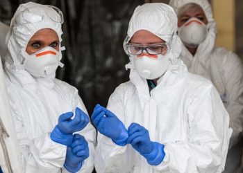 В России угрожающе растет число заражений коронавирусом. Власти предупреждают о еще более высоких показателях | VIDEO