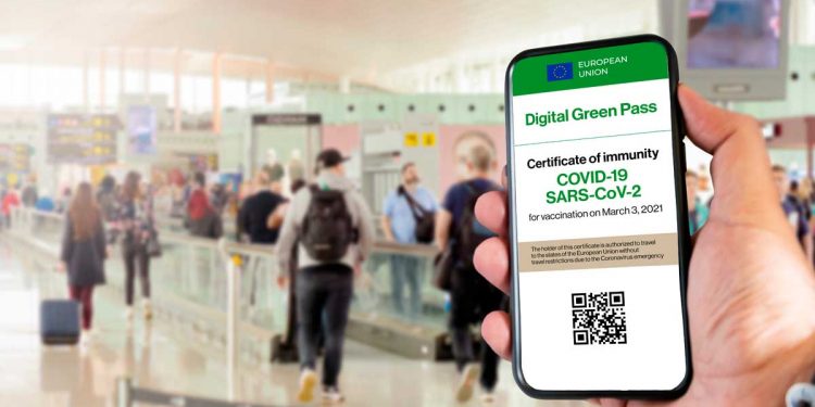 Европарламент утвердил введение цифровых COVID-сертификатов
