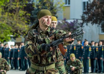 Militarii moldoveni se antrenează la un exerciţiu internaţional în Ucraina