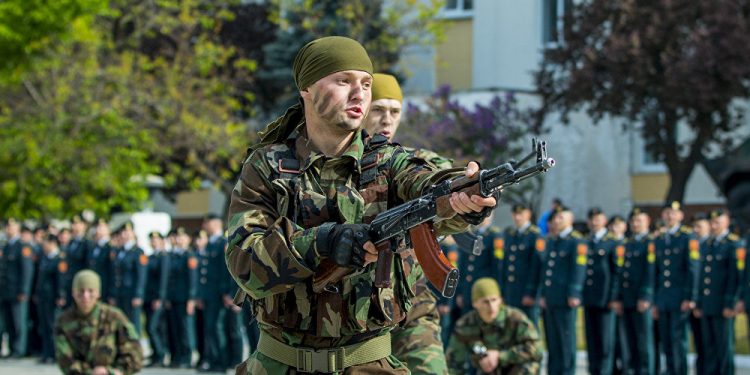 Militarii moldoveni se antrenează la un exerciţiu internaţional în Ucraina