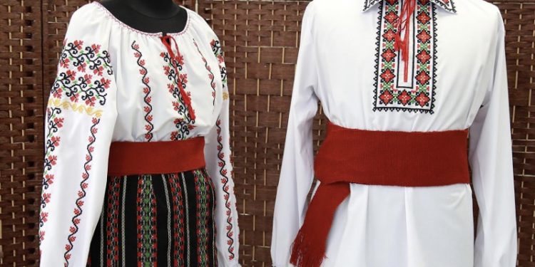 Costume naționale, expuse la un muzeu din capitală, de Ziua Națională a Portului Popular