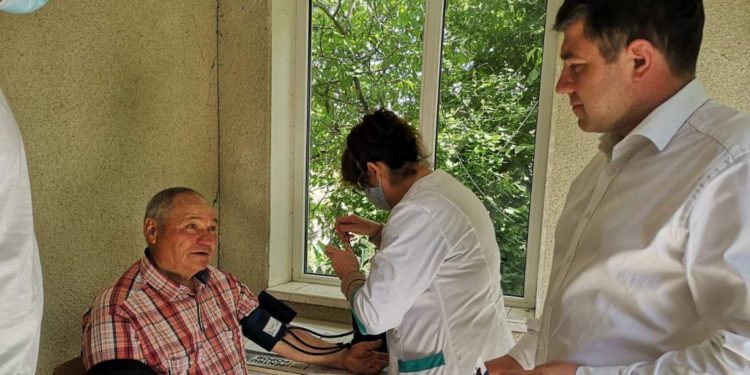 Maratonul vaccinării de la casă la casă. 15 echipe mobile au vaccinat populația împotriva COVID-19, în satele din raionul Cimișlia