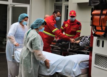 O moldoveancă care a suportat un atac vascular cerebral în Rusia, transferată la un spital din Chișinău | VIDEO