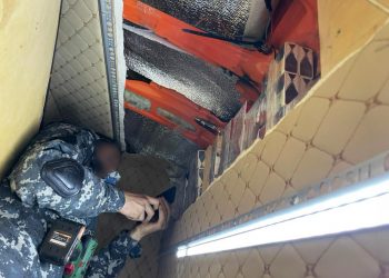 Două capturi de țigări la vama Cahul. Au fost depistate peste 87 000 de țigarete în locuri special amenajate