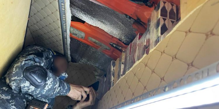 Două capturi de țigări la vama Cahul. Au fost depistate peste 87 000 de țigarete în locuri special amenajate