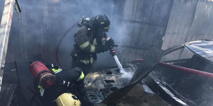 Detalii de la incendiul din capitală. A ars un depozit cu combustibil. Pompierii au evitat o explozie | VIDEO