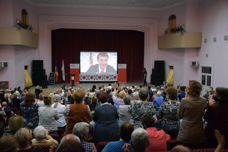 Ilan Șor, aplaudat în picioare la Orhei. Tauber: „Oamenii l-au delegat să preia funcția de premier” | FOTO/VIDEO