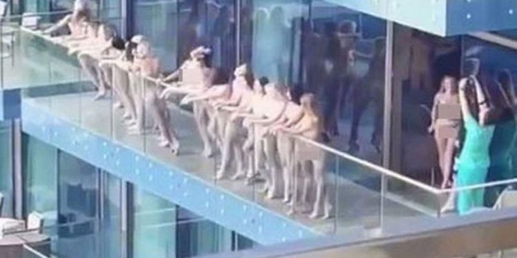 Автор скандальной съемки в Дубае выставил на торги ролик с девушками