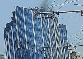Incendiu în centrul capitalei. La fața locului au intervenit șase echipe de pompieri | FOTO
