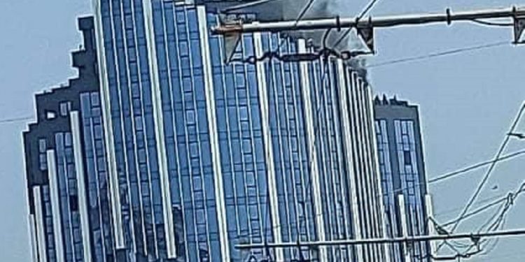 Incendiu în centrul capitalei. La fața locului au intervenit șase echipe de pompieri | FOTO