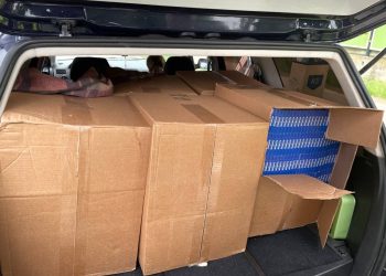 Un șofer cu mașina ticsită cu țigări, prins de polițiști, după ce l-au oprit pentru un control de rutină