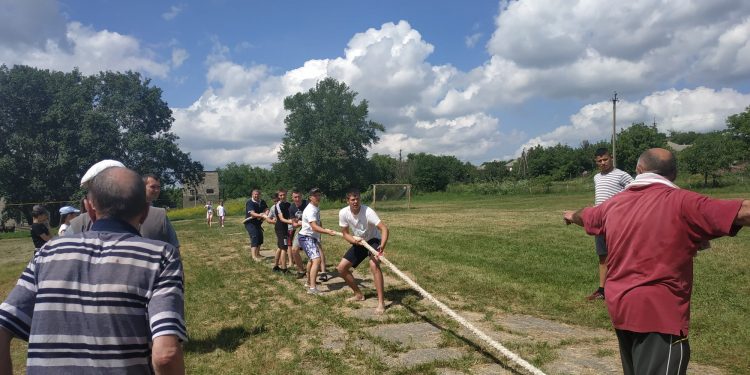 Start sezonului sportiv în comuna Zorile, Orhei. Tinerii câștigători s-au ales cu diverse premii, inclusiv tradiționalul „berbec” | FOTO