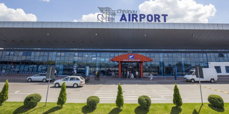 Aeroportul Chișinău i-a impresionat pe actorii ruși Pavel Derevyanko și Artiom Tkacenko