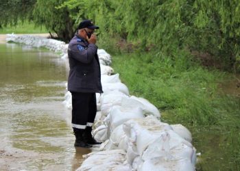 Salvatorii, în alertă din cauza ploilor din ultima perioadă. Patrulează zonele cu risc de inundații 24/24 de ore