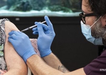 В Испании учителям по ошибке ввели шесть доз вакцины Pfizer