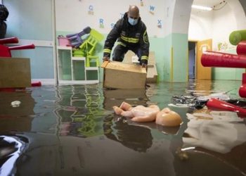 Мощный ливень затопил Рим | VIDEO