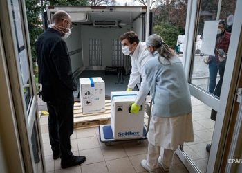 В США посадили фармацевта, испортившего полтысячи доз вакцины