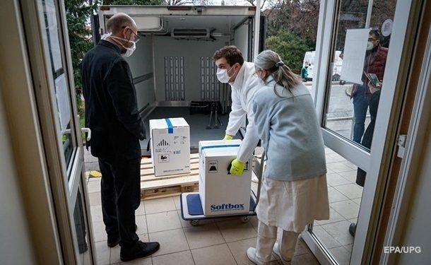 В США посадили фармацевта, испортившего полтысячи доз вакцины