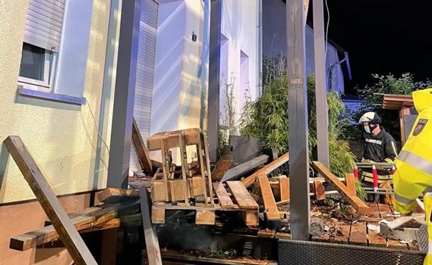 В Германии девять человек пострадали при обрушении балкона