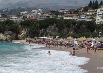 В Албании владельцы гостиниц устроили стрельбу из-за лежаков