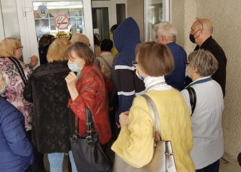 Кишинёвцы с ночи занимают очередь, чтобы вакцинироваться Спутником V | VIDEO