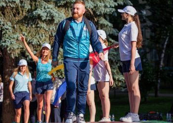 Sportivii moldoveni și-au prezentat ținutele în care vor defila la deschiderea Jocurilor Olimpice de la Tokyo. Pe podium au urcat și prezentatorii TV6 | VIDEO