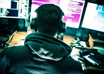 Hacker român căutat de opt ani de americani, capturat în Columbia. Bărbatul ar fi virusat inclusiv calculatoarele NASA